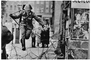 Berlin-mur-soldat